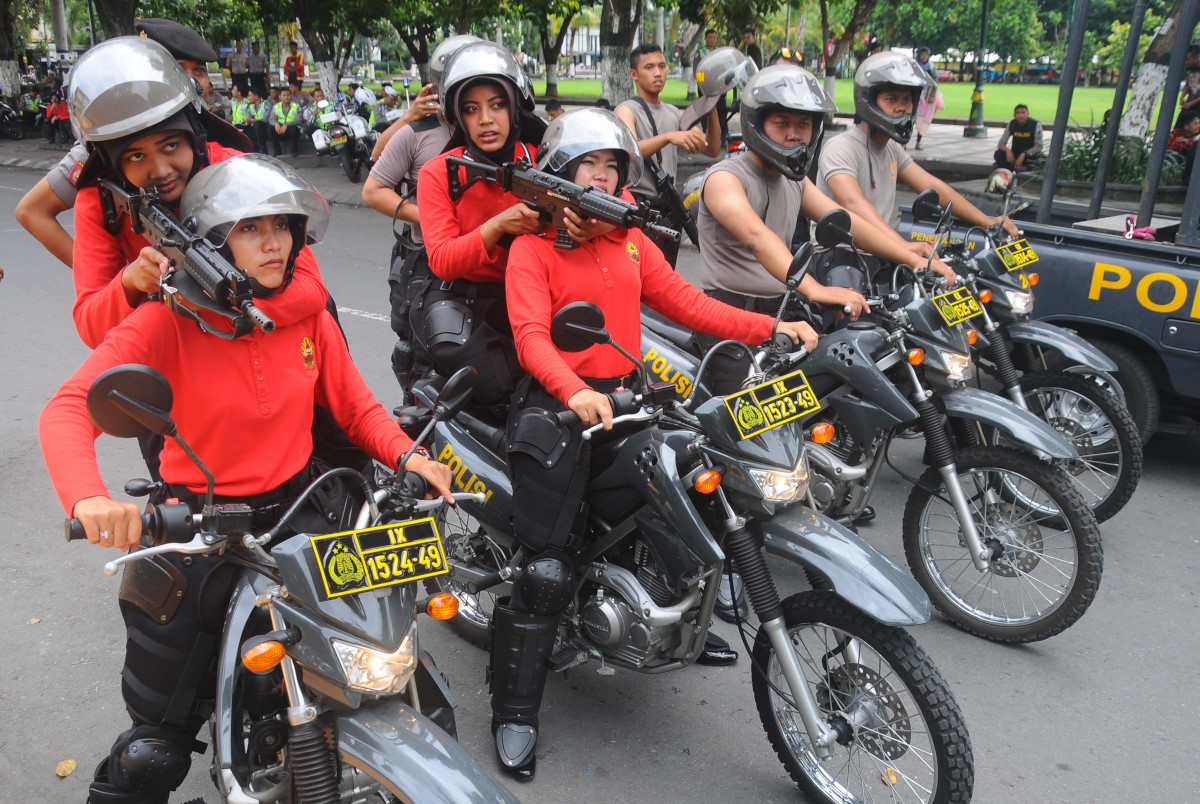 (Illustrasi) Sejumlah anggota polisi Sabhara Polres Klaten menggelar latihan pengamanan kota di Alun-alun Klaten, Jawa Tengah, Selasa (1/3). ANTARA FOTO/ Aloysius Jarot Nugroho