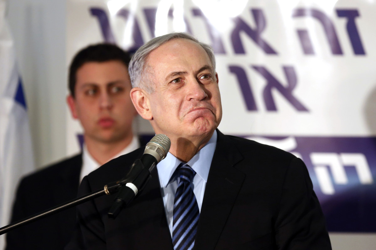 (Ilustrasi) Perdana Menteri Israel Benjamin Netanyahu berhenti sementara ia berbicara kepada pendukung partai Likud saat ia kampanye di pemukiman Tepi Barat Yahudi Maale Adumim, dekat Yerusalem 25 Februari 2015.ANTARA FOTO/REUTERS / Nir Elias