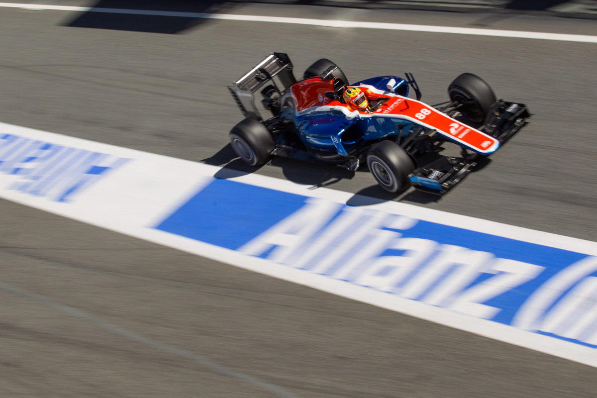 Pembalap Formula 1 dari Manor Racing, Rio Haryanto memacu mobil MRT05 saat tes di Sirkuit de Barcelona-Catalunya, Spanyol, Selasa (1/3). ANTARA FOTO/Manor Racing Media/aww/16.