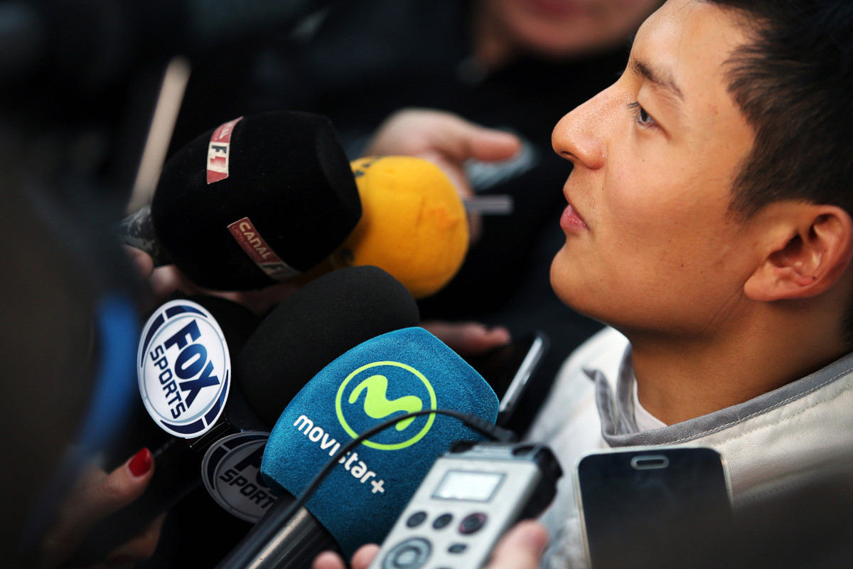 Pembalap Formula 1 dari Manor Racing, Rio Haryanto memberikan keterangan pers seusai memacu mobil MRT05 saat tes di Sirkuit de Barcelona Catalunya, Spanyol, Selasa (1/3). ANTARA FOTO/Manor Racing Media/aww/16.