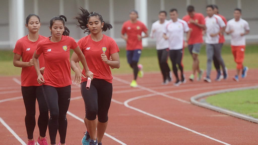 Sejumlah atlet pelatnas atletik berlatih di Stadion Madya, Kompleks Gelora Bung Karno, Senayan, Jakarta, Selasa (13/3/18). ANTARA/Akbar Nugroho Gumay Latihan Perdana Atletik di Stadion Madya