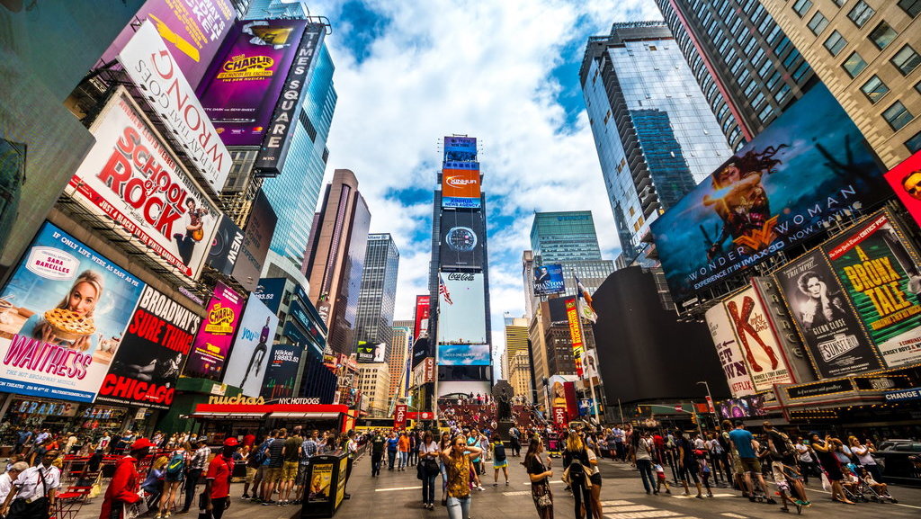 Times Square di NYC. Tempat ini terkenal sebagai tempat tersibuk di dunia bagi para pejalan kaki dan menjadi ikon penting bagi ribuan wisatawan di Manhattan. FOTO/Istockphoto Times Square New York