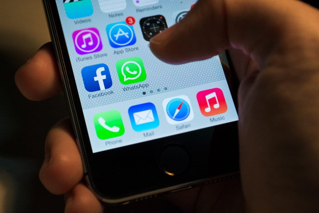 Ikon aplikasi Facebook dan WhatsApp. FOTO/iStockphoto Aplikasi WhatsApp