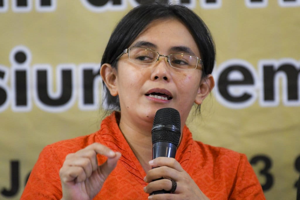 Sekjen Konsorsium Pembaruan Agraria (KPA) Dewi Kartika menjawab pertanyaan wartawan saat konferensi pers tentang Rancangan Undang-Undang Pertanahan di kantor PP Muhammadiyah Jakarta, Selasa (3/9/2019). ANTARA FOTO/Nova Wahyudi/ama. TOLAK PENGESAHAN RUU PERTANAHAN