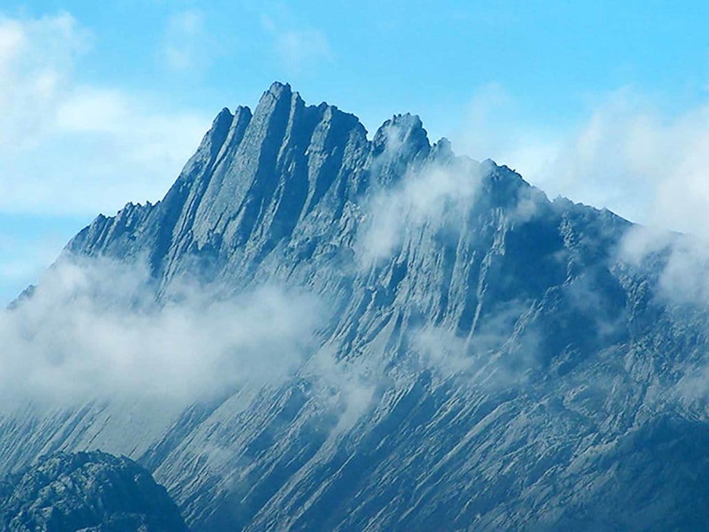 Puncak Jaya. wikipedia/boleh berbagi/Alfindra Primaldhi Puncak Jaya