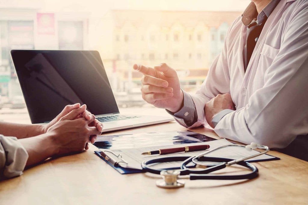 Ilustrasi Konsultasi Dokter Dengan Pasien. foto/istockphoto Ilustrasi Konsultasi Dokter Dengan Pasien