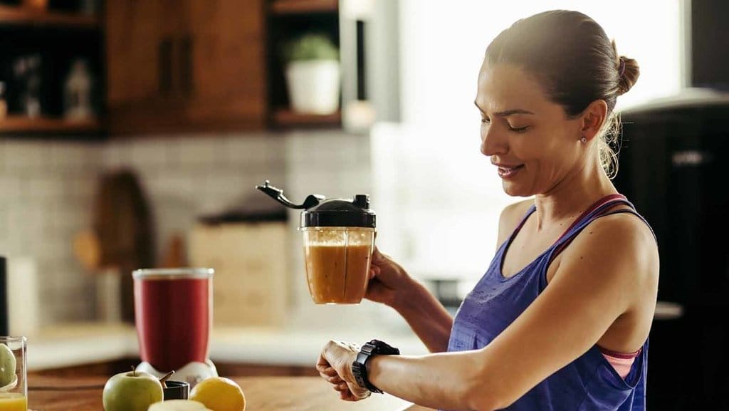 Ilustrasi Minum Jus. foto/istockphoto Ilustrasi Minum Jus