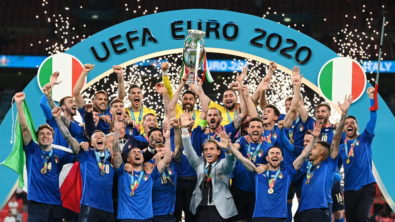 Timnas Italia saat juara EURO 2020 | Foto: REUTERS/Michael Regan Timnas Italia