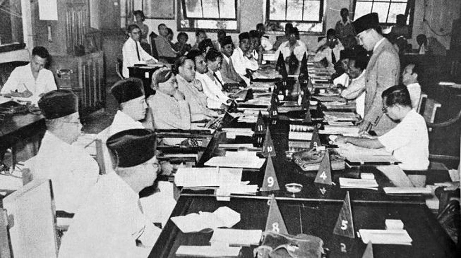 Sidang PPKI atau Panitia Persiapan Kemerdekaan Indonesia. FOTO/Wikimedia Commons Sidang PPKI atau Panitia Persiapan Kemerdekaan Indonesia