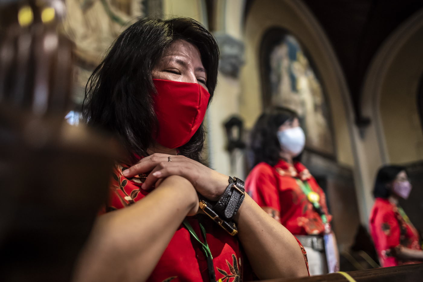 Umat Katolik melaksanakan Misa Natal di Gereja Katedral, Jakarta, Sabtu (25/12/2021). PANTARA FOTO/Muhammad Adimaja/YU MISA NATAL DI KATEDRAL JAKARTA
