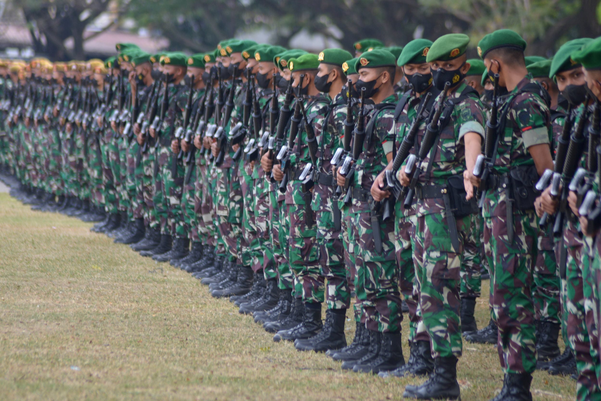 Prajurit TNI Kodam Iskanda Muda mengikuti apel gelar pasukan di Lapangan Blang Padang, Banda Aceh, Aceh, Rabu (2/2/2022). ANTARA FOTO/Ampelsa/wsj. APEL GELAR PASUKAN KODAM ISKANDAR MUDA DI ACEH