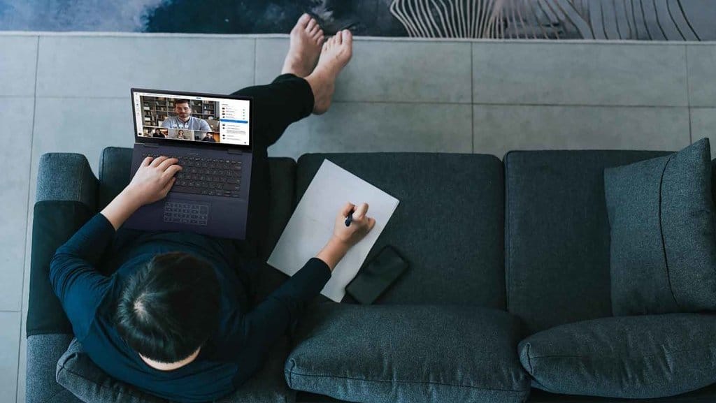 Ilustrasi Laptop ASUS. foto/Asus.com rilis ASUS Sneak Peek ExpertBook B3 B7 Flip