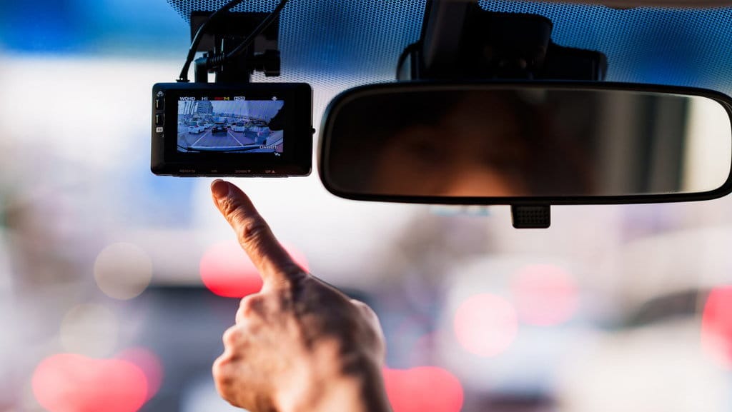 Dash Camera atau perekam video mobil di kendaraan Ilustrasi dashcam mobil