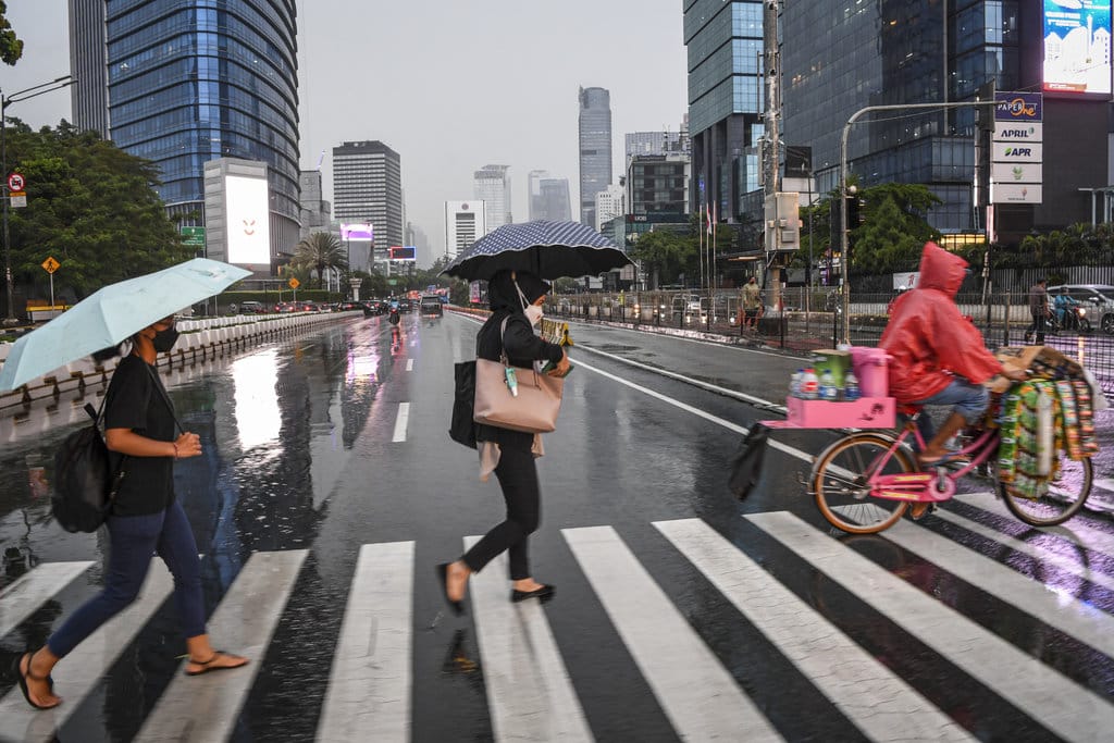 Ilustrasi hujan. ANTARA FOTO/M Risyal Hidayat/tom. POTENSI CURAH HUJAN DI JAKARTA