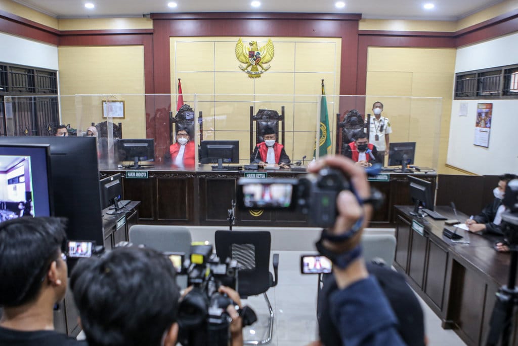 Suasana sidang kasus penipuan dan investasi bodong Binomo Indra Kesuma atau Indra Kenz di Pengadilan Negeri Tangerang, Kota Tangerang, Banten, Jumat (28/10/2022). ANTARA FOTO/Fauzan/aww. SIDANG PUTUSAN INDRA KENZ DITUNDA