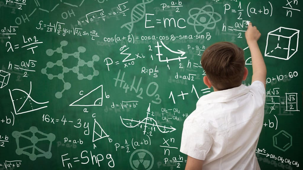 Ilustrasi Mengerjakan Matematika. (FOTO/iStockphoto) Ilustrasi anak mengerjakan soal di papan tulis