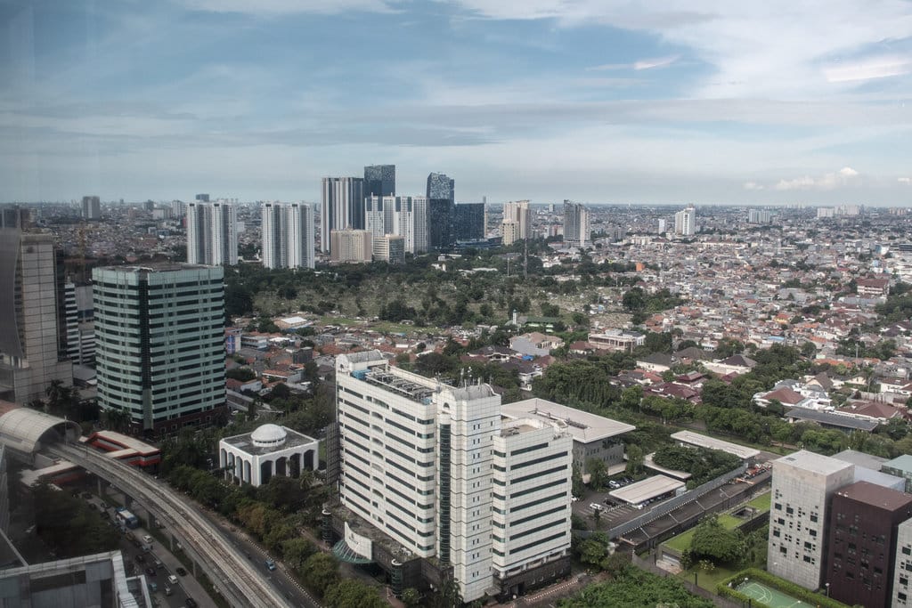 Suasana kawasan ruang terbuka hijau (RTH) di Jakarta, Rabu (29/3/2023). ANTARA FOTO/Muhammad Adimaja/hp. KURANGNYA RTH DI JAKARTA