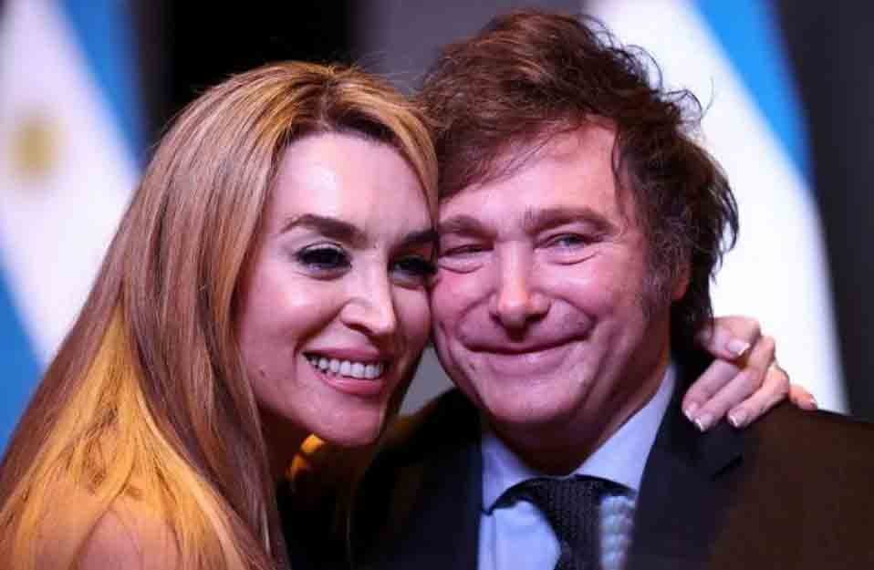 Presiden Argentina Javier Milei bersama pasangannya Fatima Florezi. ANTARA/REUTERS/Agustin Marcarian/am. Javier Milei