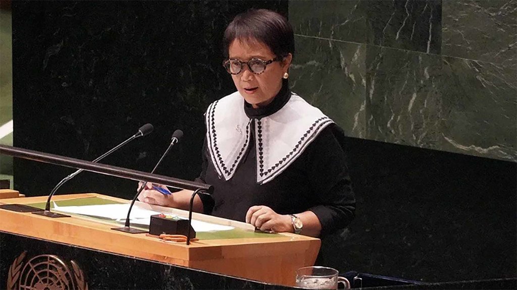 Menteri Luar Negeri Retno Marsudi menyampaikan pernyataan nasional Indonesia dalam Sidang Majelis Umum PBB untuk membahas situasi di Gaza, di New York, AS, Selasa (28/11/2023). ANTARA/HO-Kemlu RI/am. Retno Marsudi