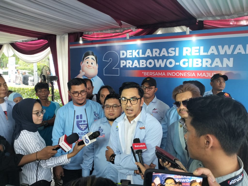 Wakil Komandan Tim Kampanye Nasional ,(TKN) Fanta Prabowo-Gibran, Dedek Prayudi saat diwawancara awak media di Jalan Kertanegara, Jakarta Selatan, Senin (29/1/2024). (Tirto.id/Fransiskus Adryanto Pratama) Dedek Prayudi