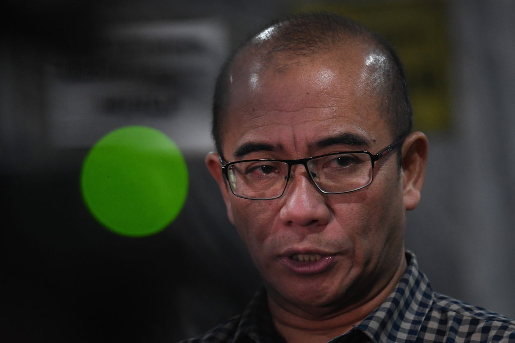 Ketua KPU Hasyim Asy'ari menyampaikan keterangan kepada wartawan terkait vonis pelanggaran etik dari DKPP terhadap dirinya di kompleks Parlemen, Jakarta, Senin (5/2/2024). . ANTARA FOTO/Aditya Pradana Putra/rwa. Respon Ketua KPU atas vonis dari DKPP