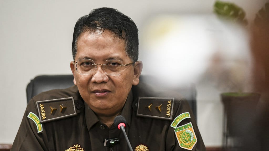 Direktur Penyidikan Jampidsus Kejagung Kuntadi memberikan keterangan pers terkait kasus tindak pidana korupsi dalam tata niaga komoditas timah wilayah Izin Usaha Pertambangan (IUP) PT Timah tahun 2015-2022 di Kejagung, Jakarta, Senin (1/4/2024). ANTARA FOTO/Hafidz Mubarak A/rwa. Kejagung geledah kediaman Harvey Moeis