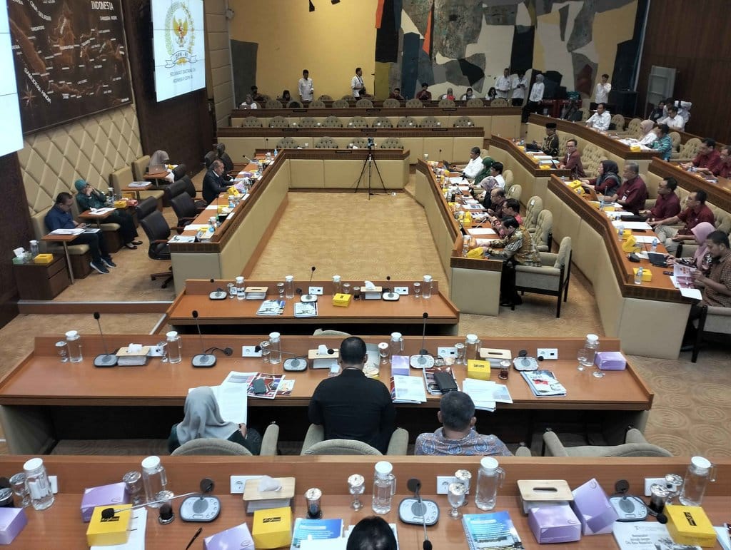 Suasana rapat di Komisi II DPR RI bersama KASN, Menpan RB, dan BKN, Rabu (12/6/2034). tirto.id/Fransiskus Adryanto Pratama Rapat Komisi II DPR RI