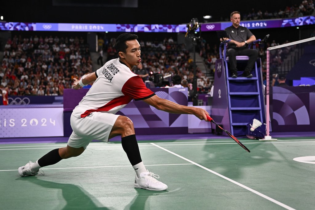 Pebulu tangkis tunggal putra Indonesia Jonatan Christie. ANTARA FOTO/Wahyu Putro A/tom. Jonatan Christie lawan Julien Bel Carraggi