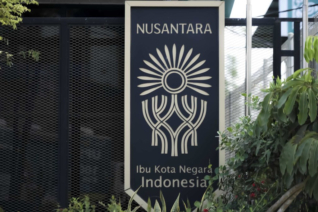 Logo Nusantara terpasang di gardu penghubung IKN. ANTARAFOTO/Hafidz Mubarak A Pondasi kehidupan Ibu Kota Nusantara