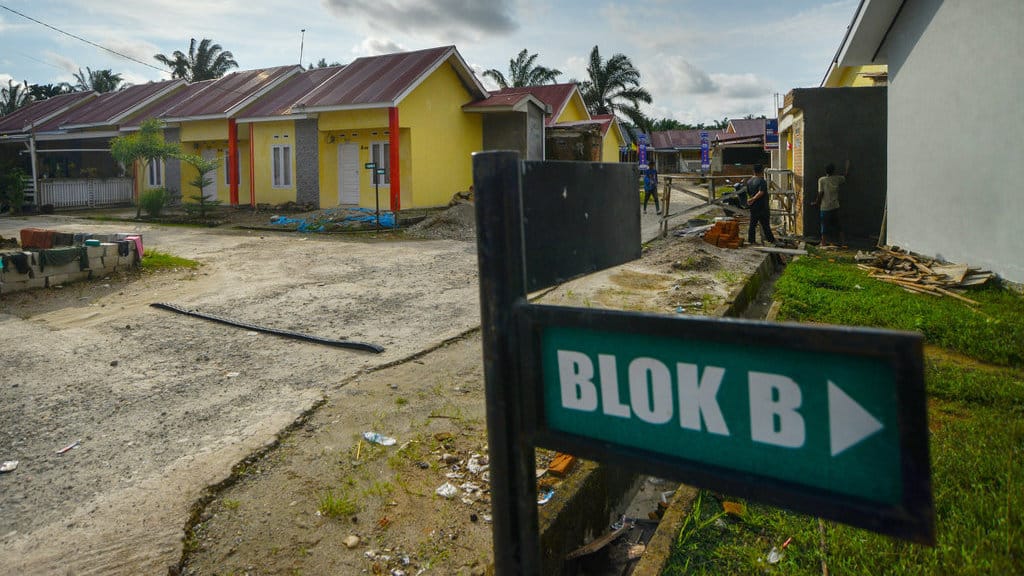 Pekerja melanjutkan pembangunan rumah subsidi di Padang Pariaman, Sumatera Barat, Mingggu (25/8/2024). ANTARA FOTO/Iggoy el Fitra/YU Kuota rumah subsidi ditambah