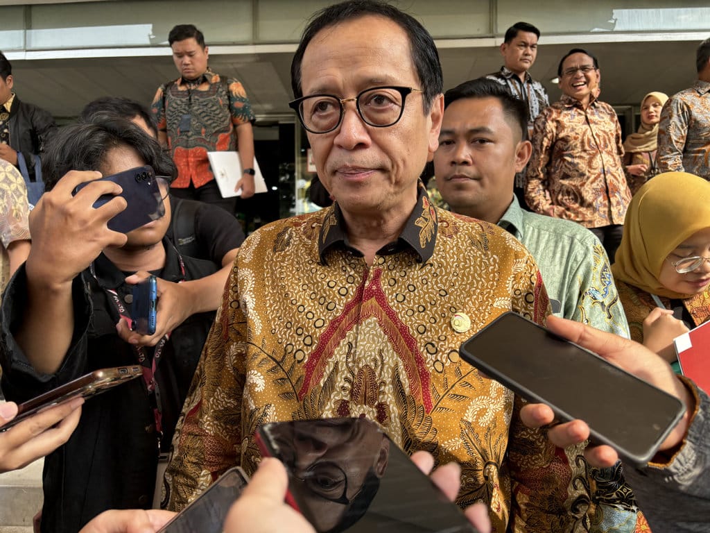 Kepala Eksekutif Pengawas Perbankan OJK, Dian Ediana Rae saat ditemui usai rapat kerja dengan OJK di Gedung DPR RI komisi XI, Jakarta, Selasa (10/9/2024). (Tirto.id/Nabila Ramadhanty Putri Darmadi) Dian Ediana Rae