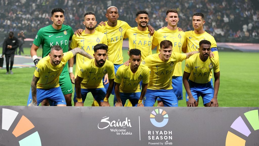 Para pemain Al Nassr berpose untuk foto grup tim sebelum pertandingan Al Nassr v Al Hilal, 8 Februari 2024. REUTERS/Ahmed Yosri Al Nassr
