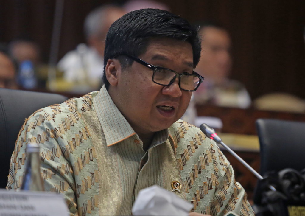 Menteri Perumahan dan Kawasan Permukiman Maruarar Sirait mengikuti rapat kerja dengan Komisi V DPR di Kompleks Parlemen, Senayan, Jakarta, Senin (4/11/2024).ANTARA FOTO/Muhammad Iqbal/tom. Raker Komisi V DPR dengan Menteri Perumahan dan Pemukiman
