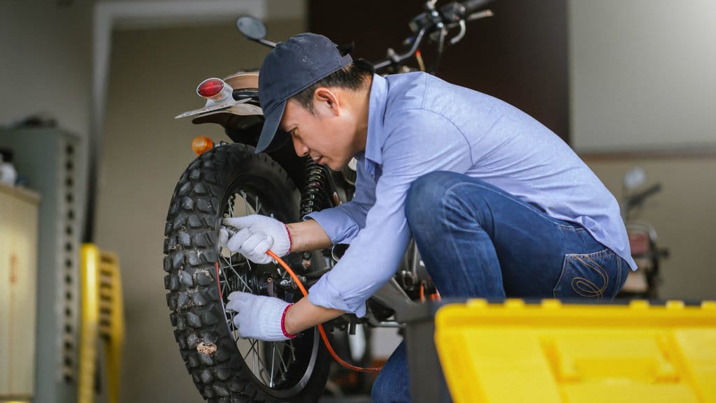 Ilustrasi ban motor. foto/istockphoto bengkel motor
