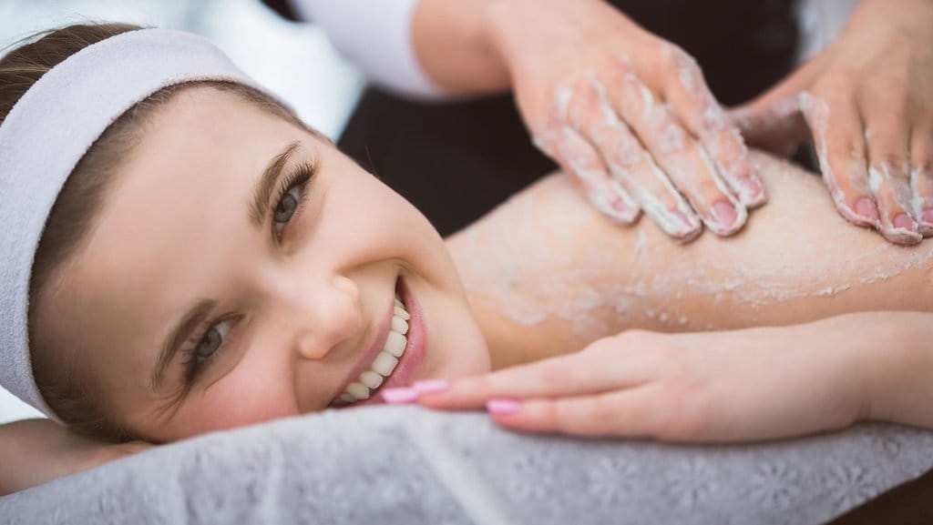 ilustrasi body scrub. foto/istockphoto ilustrasi body scrub