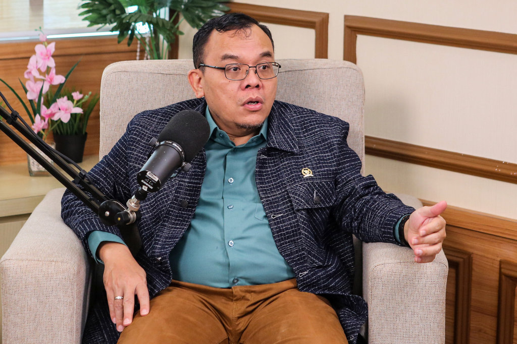 Ketua Komisi VII DPR Fraksi PAN Saleh Partaonan Daulay menjawab pertanyaan saat wawancara khusus dengan Kantor Berita ANTARA di Kompleks Parlemen, Senayan, Jakarta, Selasa (25/2/2025). ANTARA FOTO/Asprilla Dwi Adha/nz Wawancara khusus Saleh Partaonan Daulay