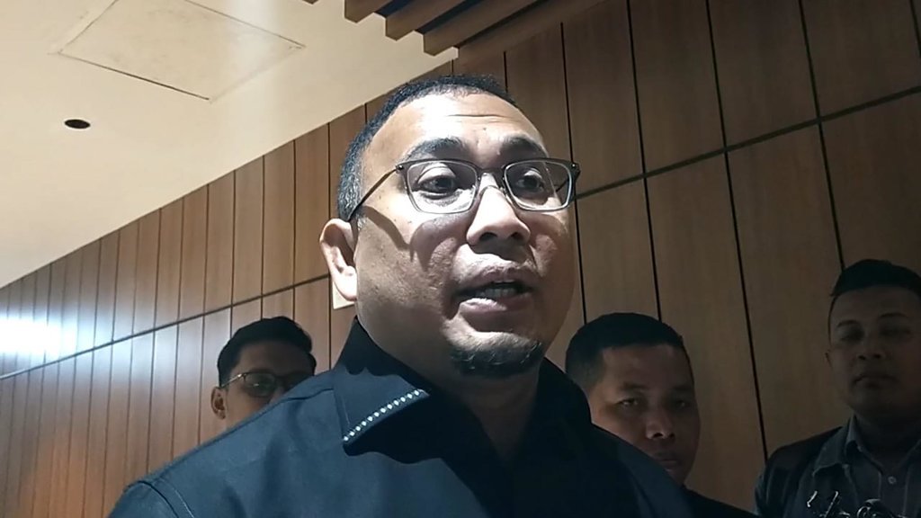 Wakil Ketua Komisi VI DPR RI, Andre Rosiade, saat ditemui wartawan usai melakukan rapat di Kompleks Parlemen, Senayan, Jakarta Pusat pada Jumat (28/2/2025). tirto.id/Rahma Andre Rosiade