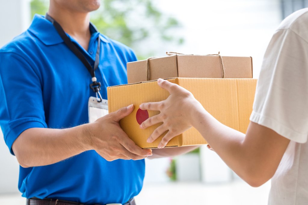 Jasa Kurir dan Pengiriman Hadiah Lebaran. FOTO/iStockphoto Jasa Kurir dan Pengiriman Hadiah Lebaran