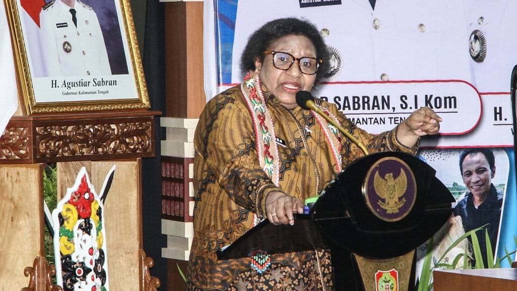 Wamendagri Ribka Haluk memaparkan materi saat Musyawarah Rerencanaan Pembangunan (Musrenbang) di kantor Gubernur Kalimantan Tengah, Palangka Raya, Kamis (10/4/2025). ANTARA FOTO/Auliya Rahman/Spt. Kunjungan kerja Wamendagri di Kalimantan Tengah