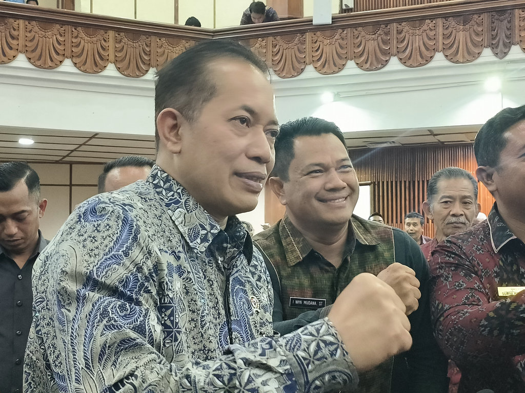 Wakil Menteri Koperasi (Wamenkop), Ferry Juliantono, setelah sosialisasi mengenai Kopdes Merah Putih di Wiswa Sabha Gubernur Bali, Selasa (29/04/2025). Tirto.id/Sandra Gisela Ferry Juliantoro