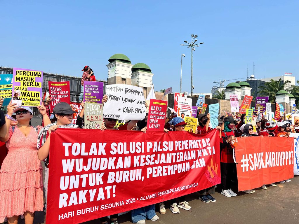 Aksi Hari Buruh Aliansi Perempuan Indonesia. foto/Dok. API API dalam Aksi Hari Buruh