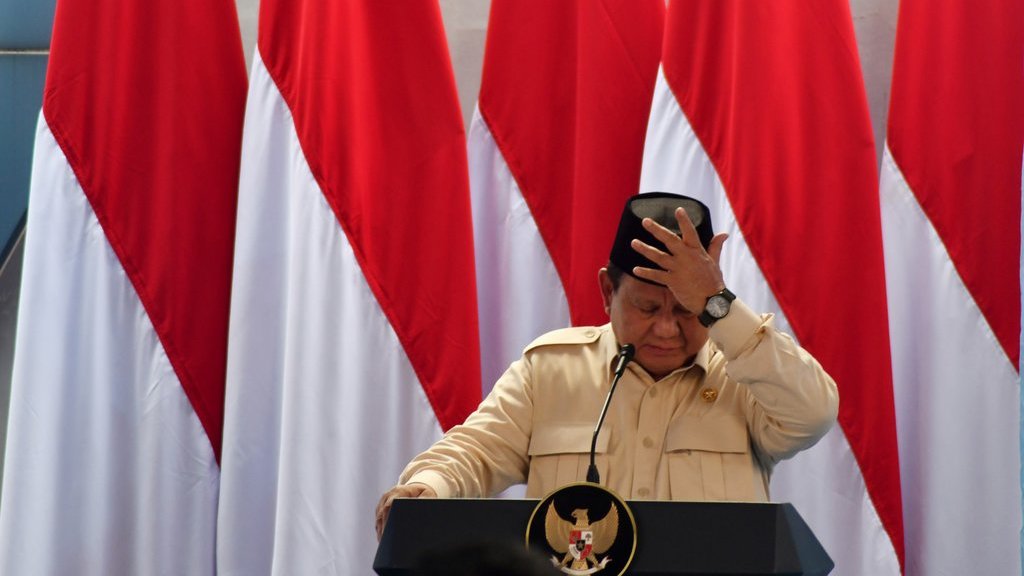 Presiden Prabowo Subianto menyampaikan sambutan saat peluncuran Program Hasil Terbaik Cepat dalam peringatan Hari Pendidikan Nasional Tahun 2025 di SDN Cimahpar 5, Kota Bogor, Jawa Barat, Jumat (2/5/2025). Program Hasil Terbaik Cepat yang diluncurkan Presiden mencakup revitalisasi sekolah, digitalisasi pendidikan, bantuan kuliah untuk guru dan bantuan untuk guru honorer. ANTARA FOTO/Arif Firmansyah/bar Presiden meluncurkan Program Hasil Terbaik Cepat di Kota Bogor