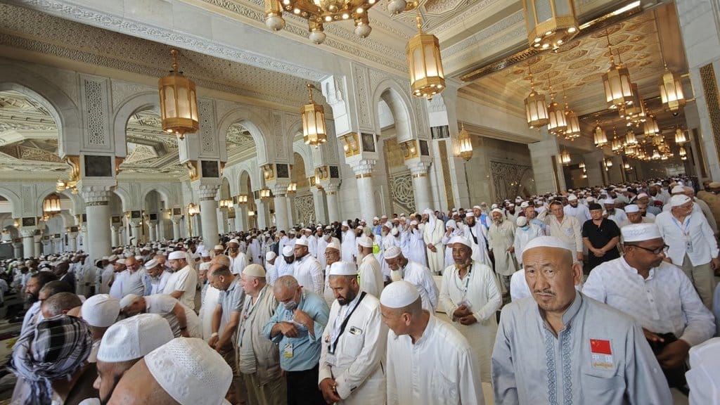 Shalat Jumat di Masjidil Haram, Makkah, Arab Saudi. ANTARA FOTO/Andika Wahyu/Spt.
Shalat Jumat di Masjidil Haram jelang puncak musim haji