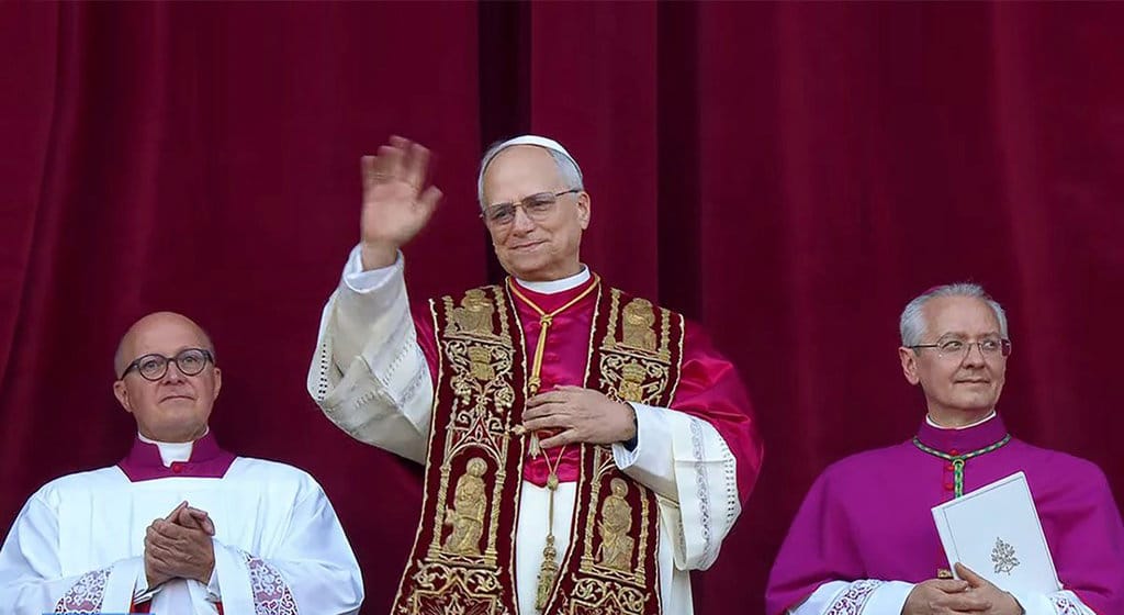 Tangkapan layar - Kardinal Robert Francis Prevost dari Amerika Serikat sebagai Paus terpilih ke-267 dengan nama Paus Leo XIV menyapa ribuan umat Katolik yang berkumpul di alun-alun Basilika Santo Petrus, Vatikan, Kamis (8/5/2025) waktu setempat. ANTARA/Vatican Media/aa. inagurasi Paus Leo XIV