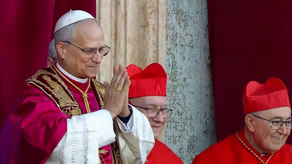 Tangkapan layar - Kardinal Robert Francis Prevost dari Amerika Serikat sebagai Paus terpilih ke-267 dengan nama Paus Leo XIV menyapa ribuan umat Katolik yang berkumpul di alun-alun Basilika Santo Petrus, Vatikan, Kamis (8/5/2025) waktu setempat. ANTARA/Vatican Media/aa. inagurasi Paus Leo XIV