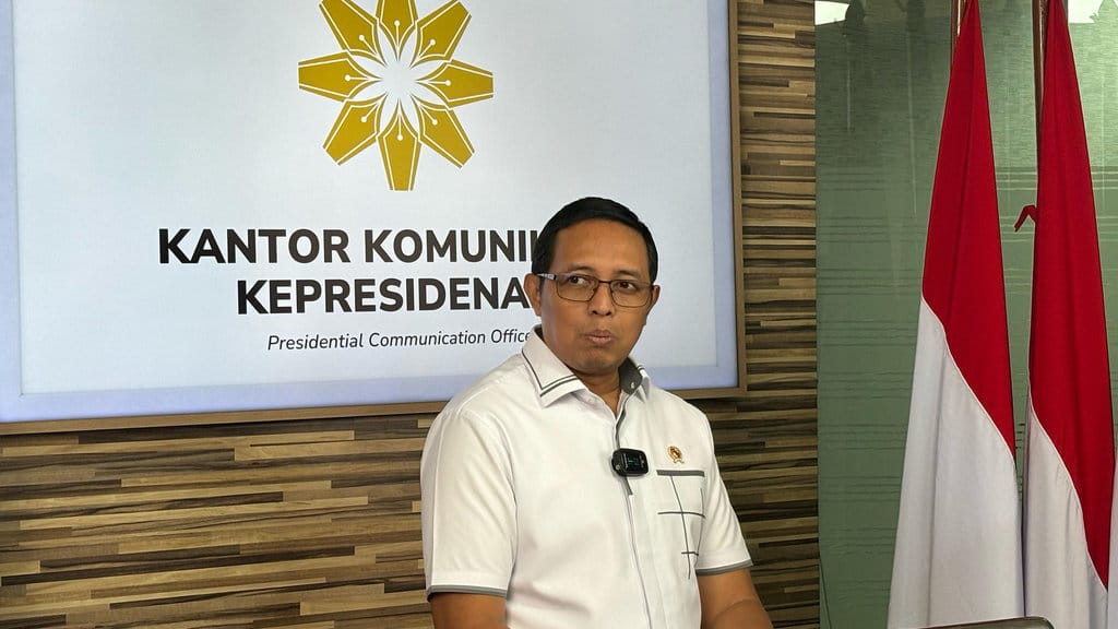 Kepala Kantor Komunikasi Kepresidenan (Presidential Chief Officer) Hasan Nasbi di Kantor PCO, Jakarta Pusat, Senin (26/5/2025). tirto.id/Muhammad Naufal Hasan Nasbi