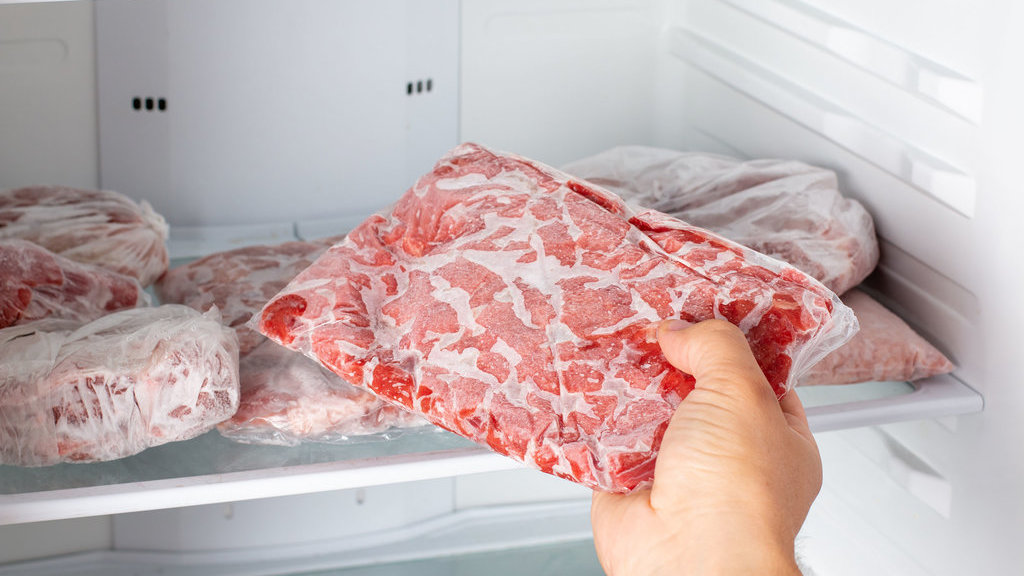 Ilustrasi Daging disimpan Freezer. foto/istockphoto Ilustrasi Daging disimpan Freezer