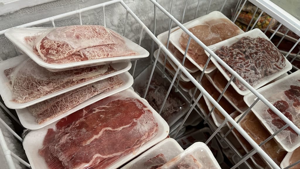 Ilustrasi Daging disimpan Freezer. foto/istockphoto Ilustrasi Daging disimpan Freezer