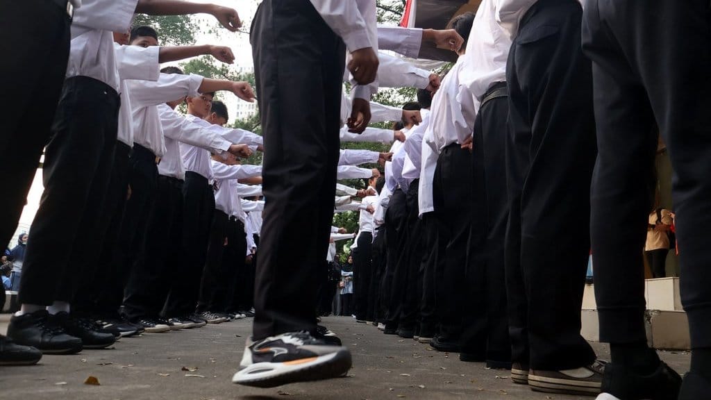 Peserta program Pembinaan Karakter dan Bela Negara berbaris di Balai Kota, Depok, Jawa Barat, Sabtu (31/5/2025). ANTARA FOTO/Yulius Satria Wijaya/agr Peserta program Pembinaan Karakter dan Bela Negara di Depok