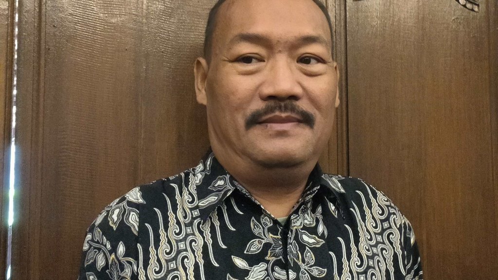 Peraih Kalpataru Lestari 2025, Nyoman Sukra, saat diwawancarai wartawan di sela Sarasehan 45 Tahun Kalpataru di Kuta, Rabu (04/06/2025). tirto.id/Sandra Nyoman Sukra
